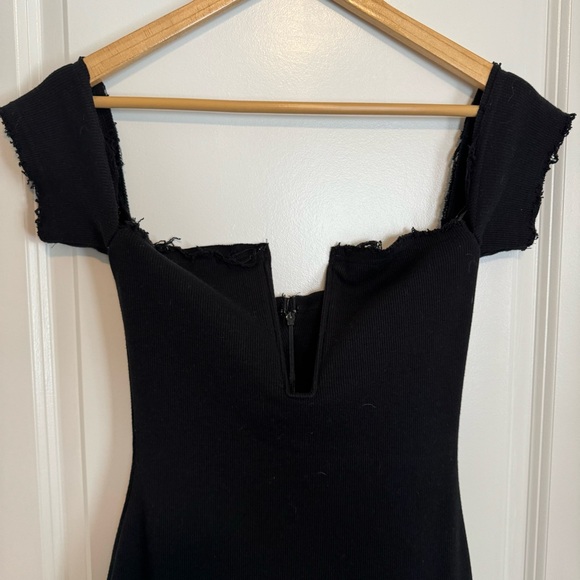 MISTRESS ROCKS DEEP V-CUT DRESS - Picture 2 of 4